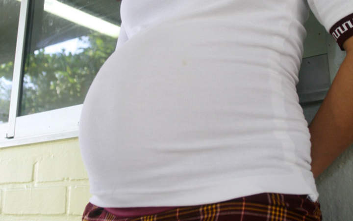 Proponen crear un régimen especial de inasistencias para embarazadas y alumnos y alumnas con hijos