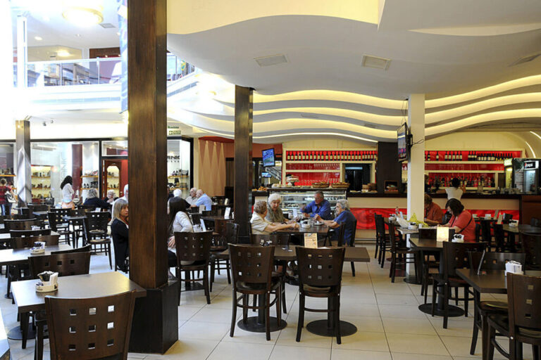 Vuelve casi todo, pero hay cinco actividades que todavía siguen prohibidas