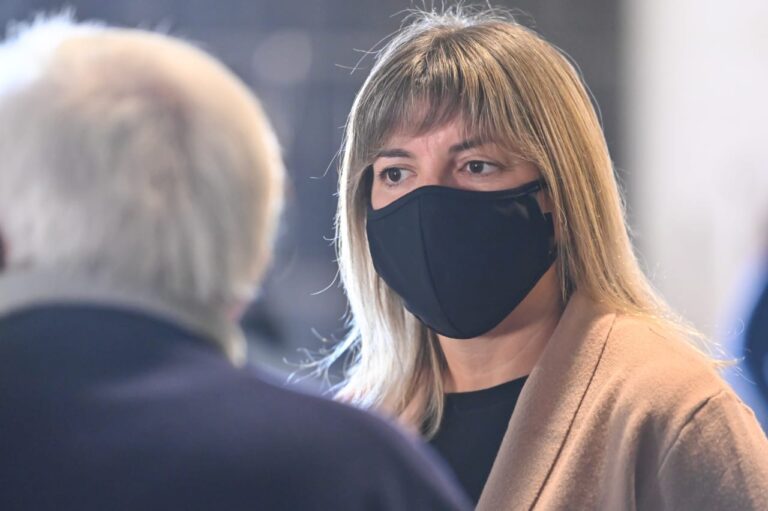 Irizar: “Rosario tiene una historia de levantarse por sí misma ante la crisis y quiero aportar para hacerlo una vez más”