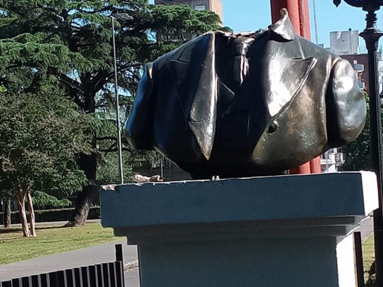 Comunicado de Newell’s: ordenan inmediata reparación del busto vandalizado