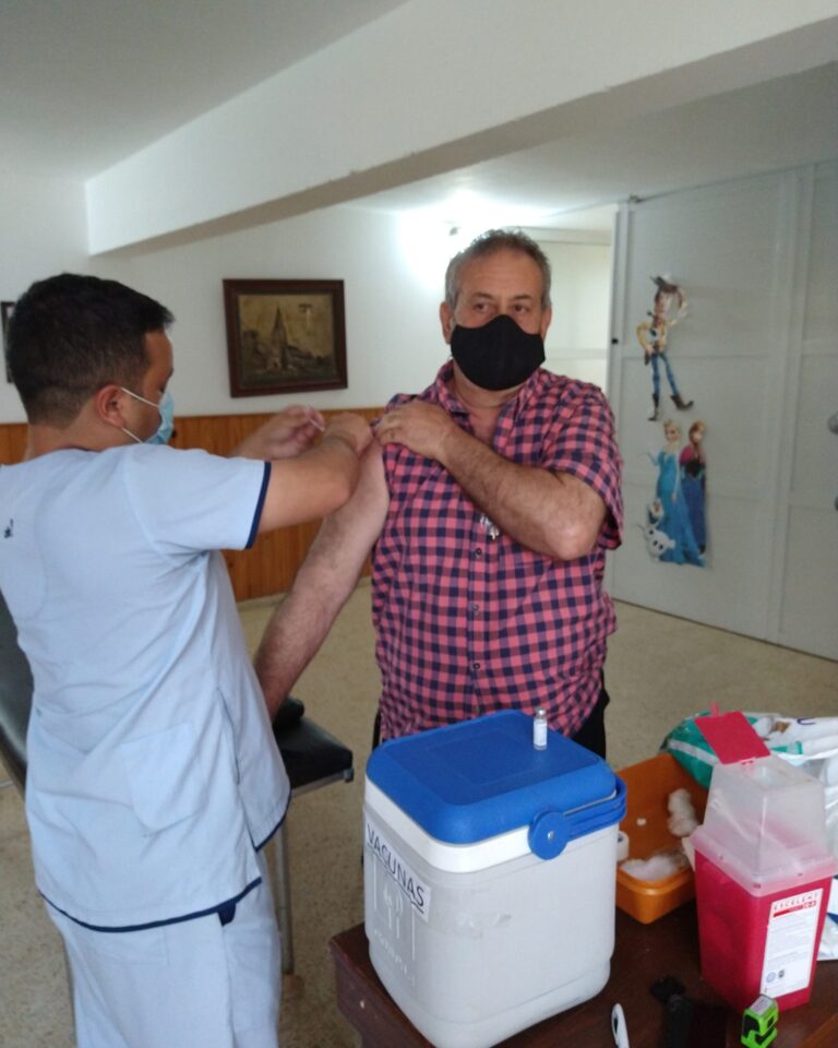 Avanza la colocación de la tercera dosis para mayores de 50 años en San Jerónimo Sud