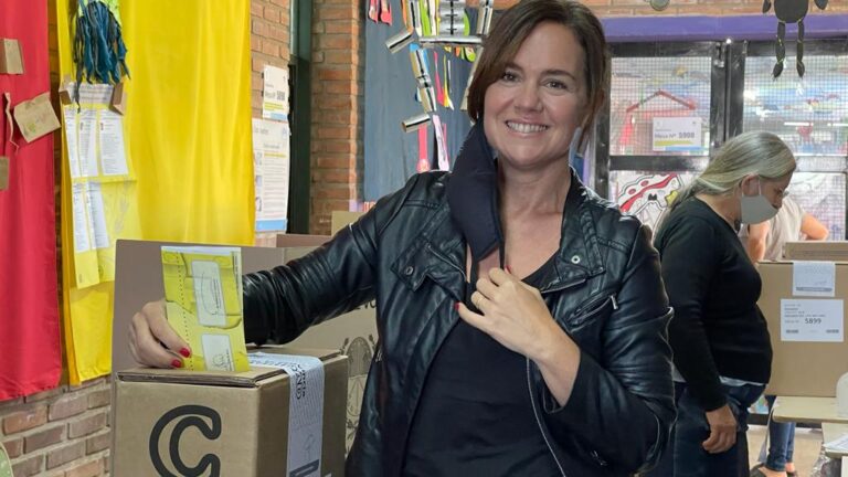 Anita Martínez emitió su voto e insistió en que mañana haya clases en las escuelas afectadas a la votación