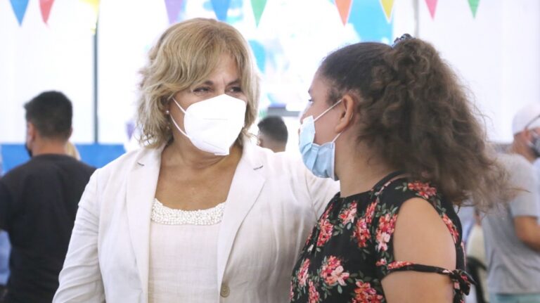 Desde el lunes se vacuna sin turno con tercera dosis a mayores de 40 años en toda la provincia