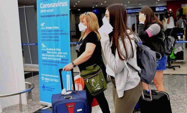 Los argentinos y residentes con esquema completo no deberán presentar PCR para entrar al país