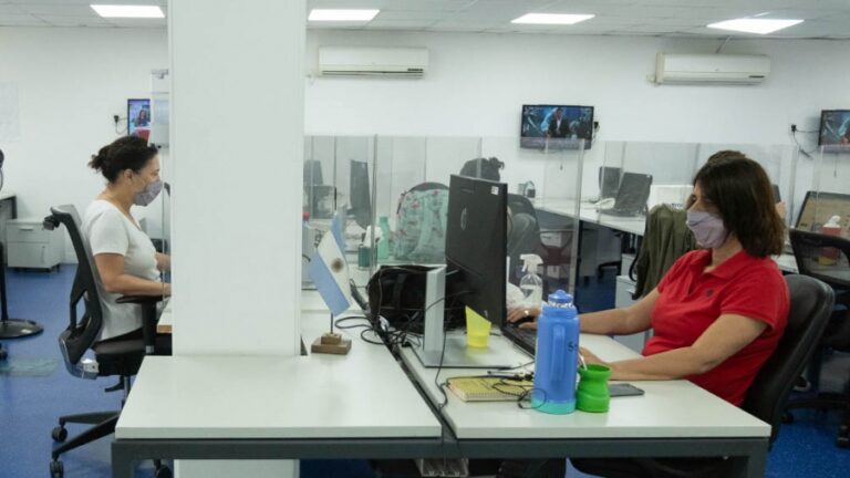 Cuándo pueden volver al trabajo los contagiados de Covid y los contactos estrechos