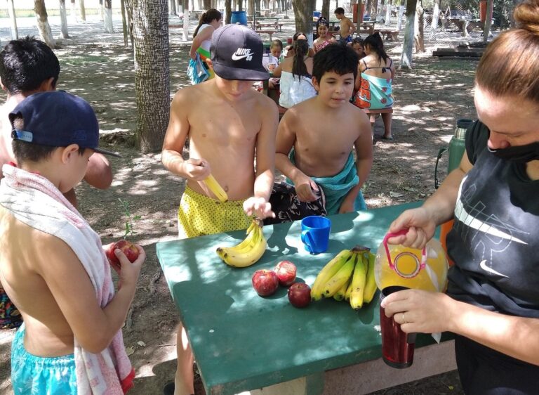 Comer sano y bien: Los pilares de la colonia de vacaciones en San Jerónimo Sud
