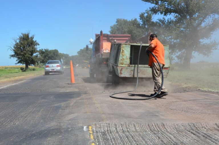 Comenzaron los trabajos de bacheo sobre la Ruta 9 a la altura de Armstrong