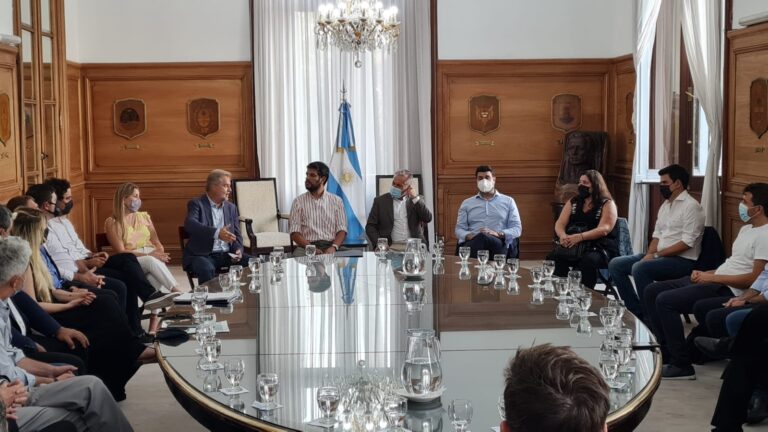 Mirabella junto a legisladores e intendentes en Casa Rosada por el programa Municipios de Pie