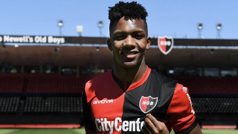 Djorkaeff Reasco firmó con Newell’s y es el sexto refuerzo