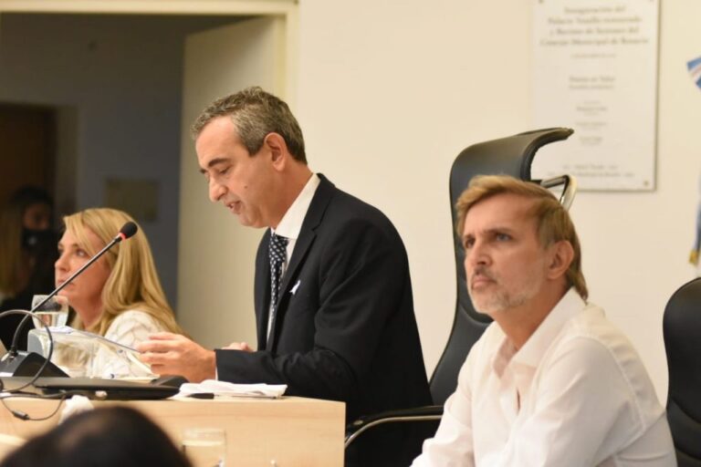 Javkin presentó una ‘‘reconstrucción’’ de la ciudad ante el Concejo