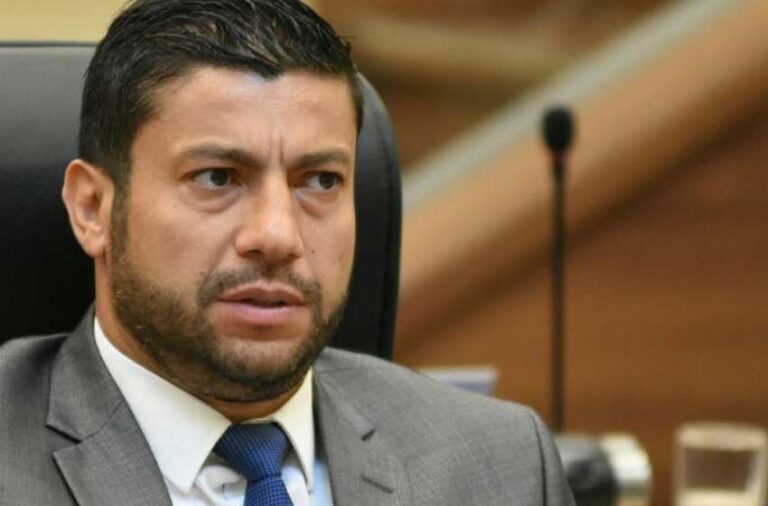 Chumpitaz exige invertir parte del dinero del FMI para blindar Rosario