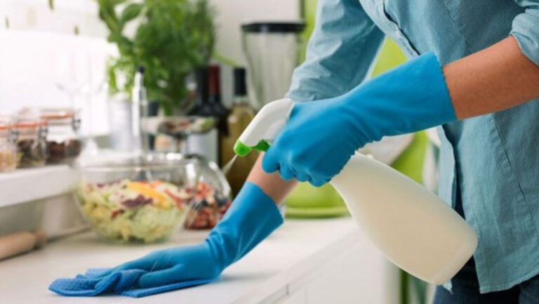 Empleadas domésticas tendrán un aumento del 15% entre abril y mayo