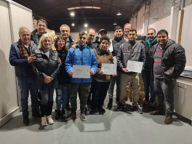 La Casa del Senado organizó la primera capacitación en fabricación de muebles