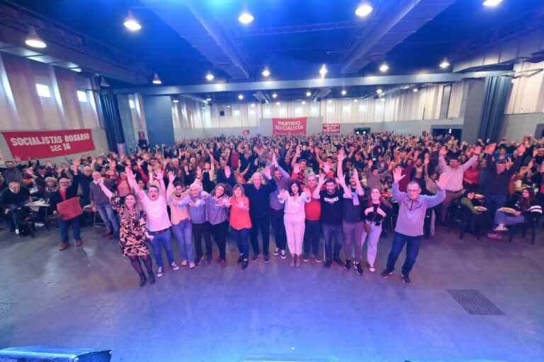 El Socialismo dió un fuerte mensaje de unidad y vocación de futuro en un multitudinario locro en Rosario