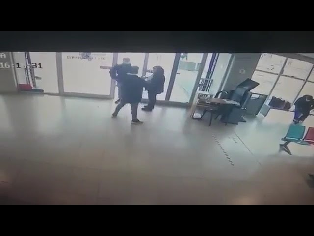 Video: así balearon a empleada de seguridad del Hospital Centenario