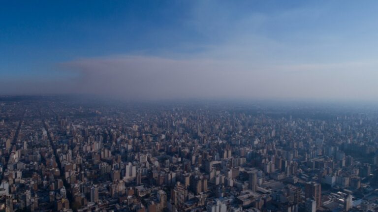 Irizar denunció penalmente a Cabandié por incumplimiento de sus deberes de funcionario público en las quemas en las islas