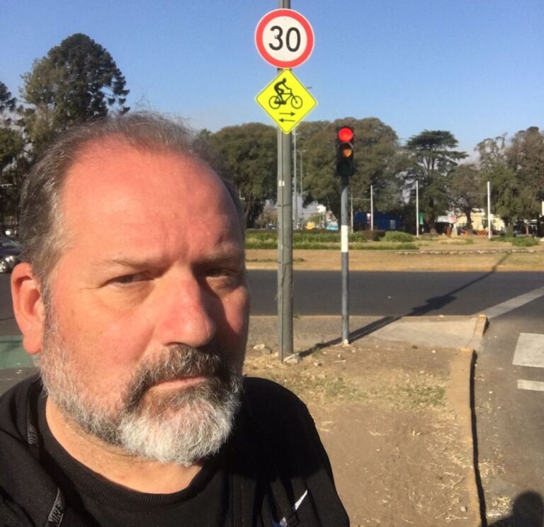 Cardozo pide se retome velocidad máxima de 60 km/h en avenidas y  semáforos intermitentes durante la noche