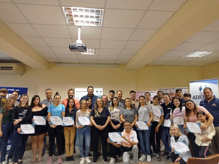 Rasetto junto al Centro Económico entregaron certificados de capacitación para mozos y camareros