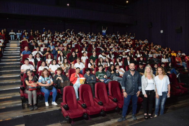 Más de 1.200 alumnos secundarios fueron a ver gratis Argentina 1985
