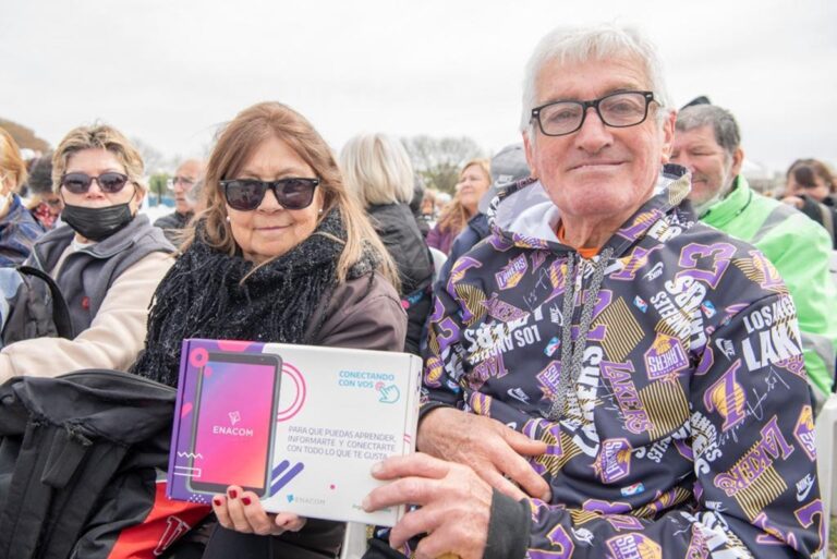 El Enacom anunció que los jubilados podrán acceder a tablets gratis