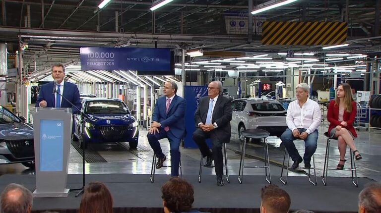 Massa anunció que en 2023 la exportación incremental de autos y autopartes no pagará retenciones