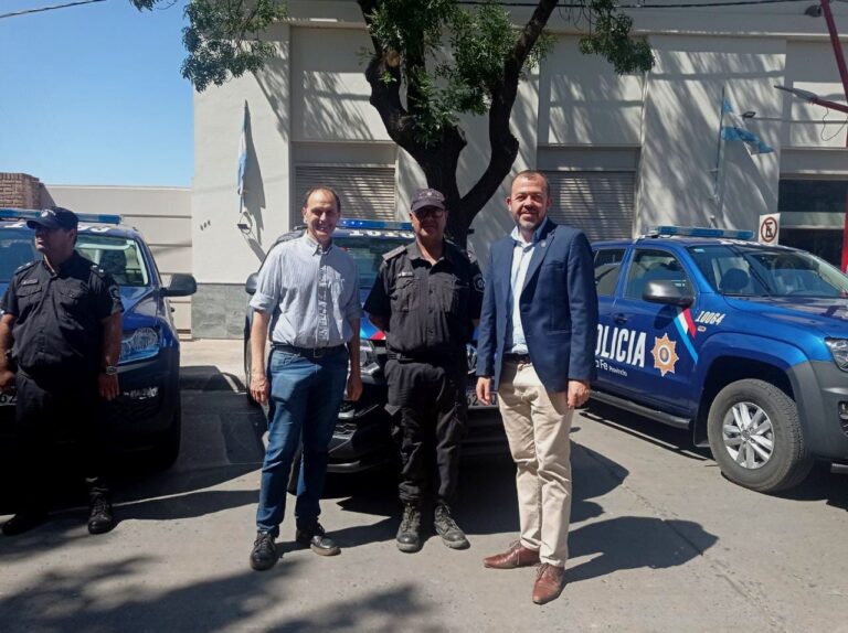 El Senador Rasetto acompaño la entrega de móviles en la URX para el Departamento Iriondo