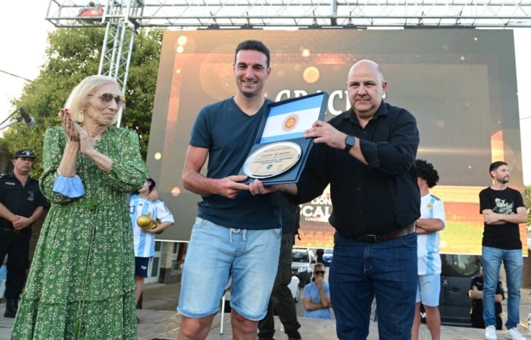 Pujato recibió a Scaloni: “Este es el triunfo de todos, de un país”