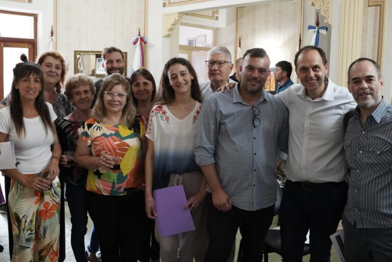 Rasetto presentó el concurso para diseñar los emblemas de Iriondo