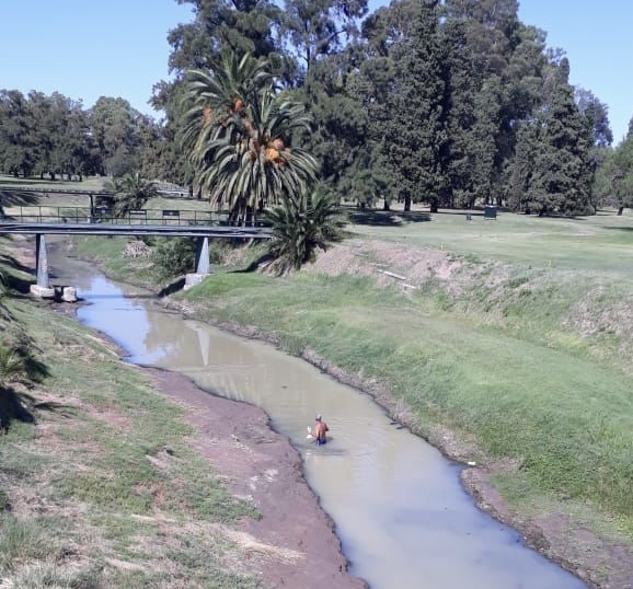 Presentan un amparo para frenar la contaminación del Arroyo Ludueña