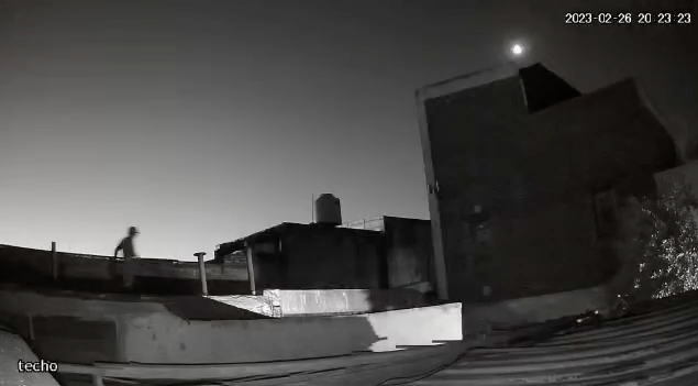 Cardozo: “Los delincuentes caminan por los techos, roban permanentemente y hasta dieron refugio a un preso fugado de la PDI, según alertaron los vecinos”