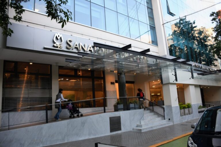 Allanan el sanatorio de Niños por denuncias a enfermeras por maltrato a bebés