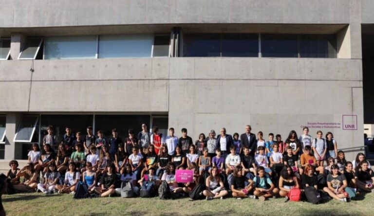 La primera secundaria de la UNR en Rosario inició sus clases