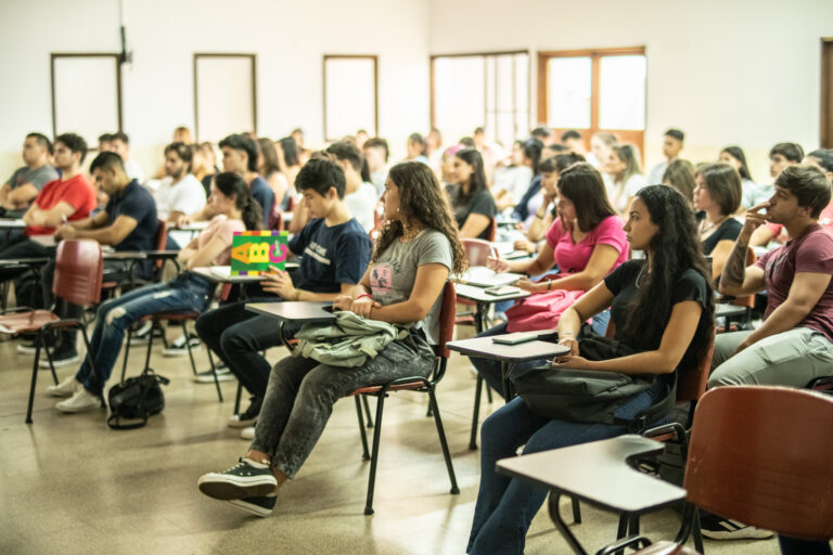 Se abrió la inscripción al cursillo pre-universitario para ciencias duras en el Departamento Iriondo