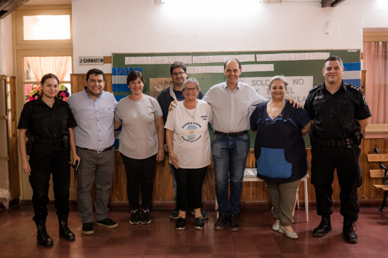 Rasetto entrego aires acondicionados a escuelas de Cañada de Gómez
