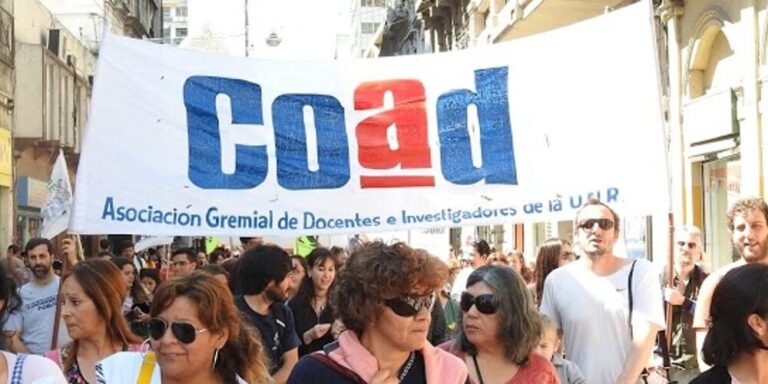 Docentes de la UNR votaron una nueva medida de fuerza: paro de 48 horas