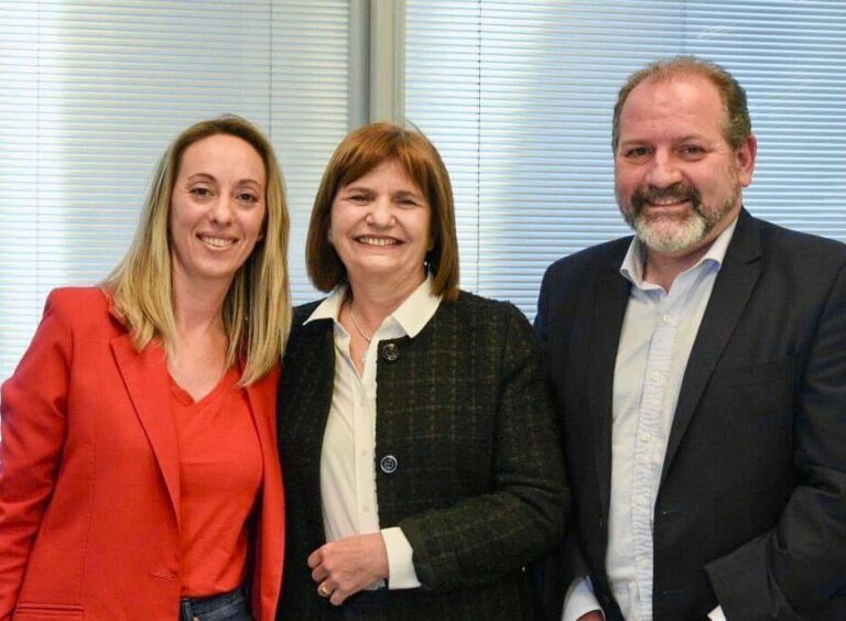 Charly Cardozo lanzó su precandidatura a Intendente con una sugestiva foto junto a Patricia Bullrich y Renata Ghilotti