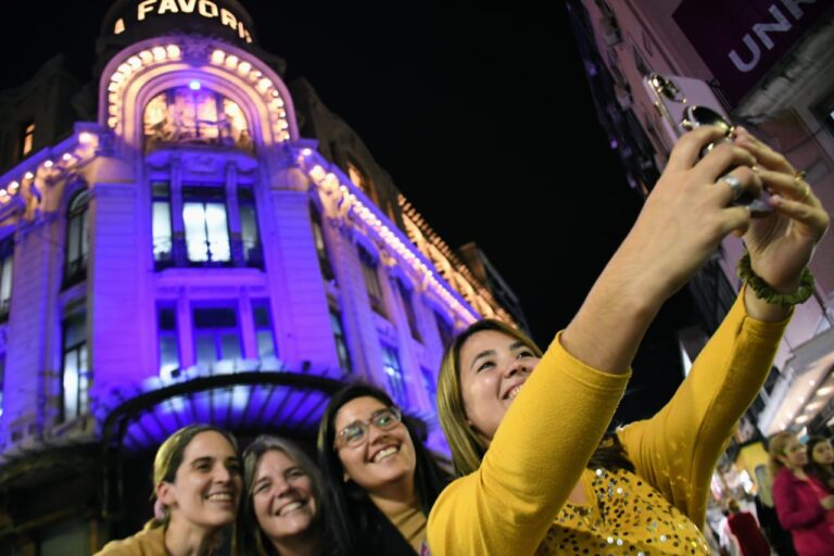 Con todas las luces: La Favorita volvió a abrir sus puertas