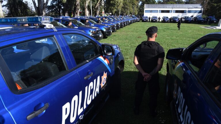 La provincia entregó 60 camionetas 0 km a la Policía de Rosario