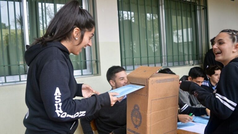 Santa Fe tendrá voto joven: el Tribunal Electoral ordenó incluir a los chicos de 16 y 17 años en el padrón