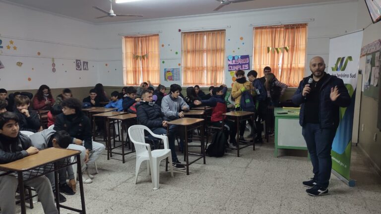 En las escuelas de San Jerónimo Sud se habla de grooming