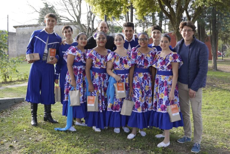 Correa disfrutó de una tarde de Cultura Iriondo con el senador Rasetto