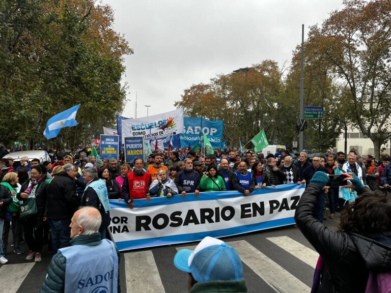 Multitudinaria marcha y acto por una “Rosario en paz”