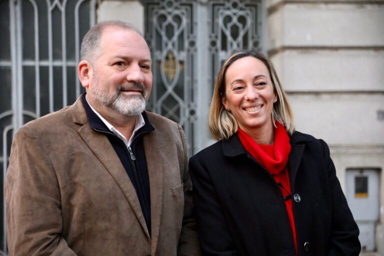 Charly Cardozo y Renata Ghilotti votaron temprano y le recordaron a los rosarinos marcar una sola cruz por cada boleta