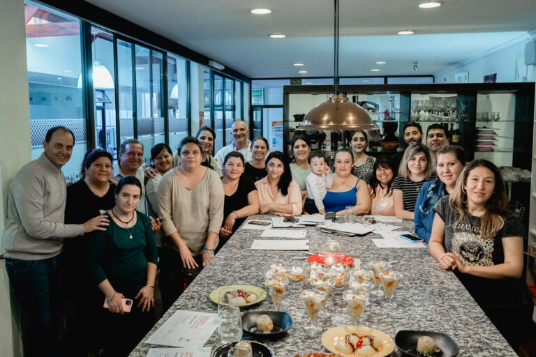 El senador Hugo Rasetto entregó diplomas a nuevos ayudantes de cocina en Cañada de Gómez