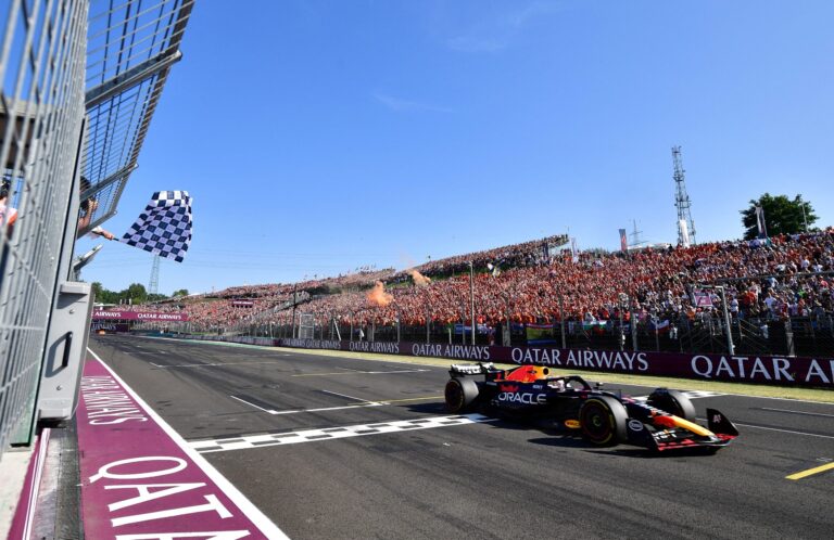 Verstappen ganó en Hungría y acaricia un nuevo campeonato