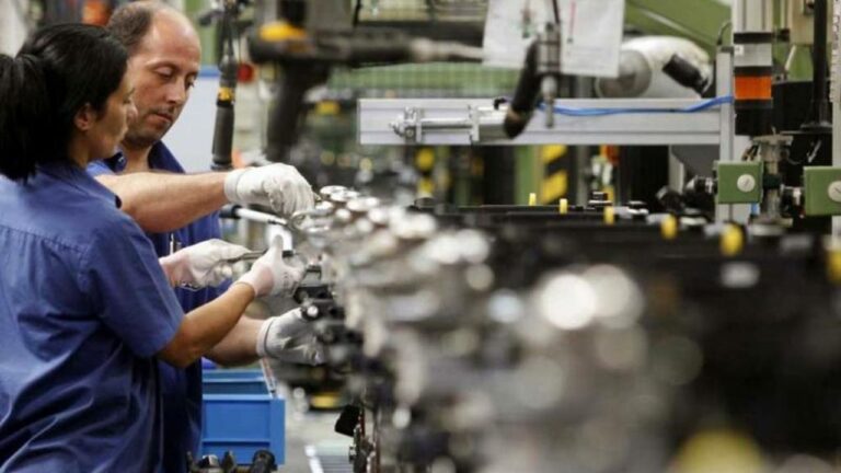 La actividad de pymes industriales registró en julio una baja de 3,2% interanual