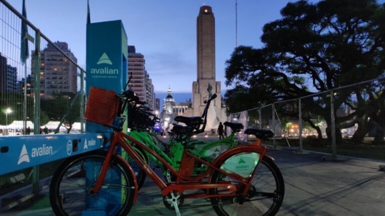 Colectividades 2023: aprobaron refuerzos de colectivos y bicis públicas gratis