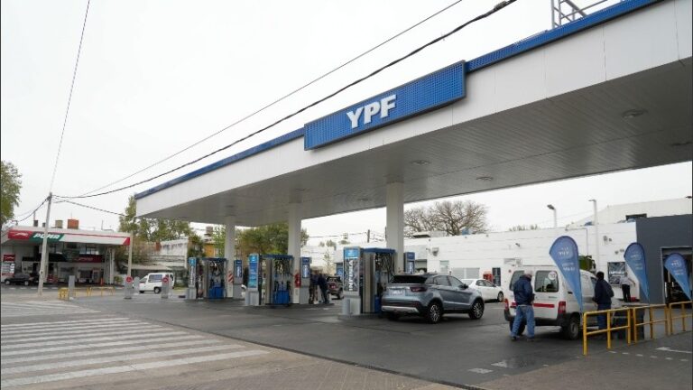 YPF actualizó el precio de sus combustibles y llenar el tanque en Rosario ya ronda los 20 mil pesos