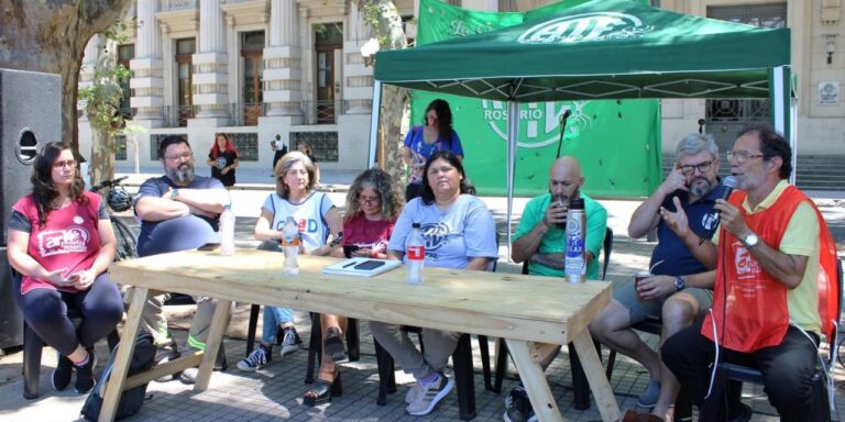 Sindicatos marcharon en Rosario “contra el ajuste y el decretazo”