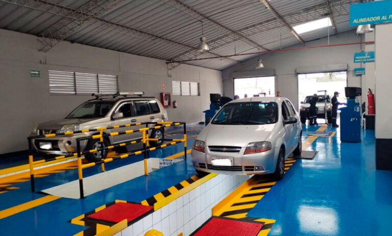 Aclaran que tanto la revisión técnica como el seguro siguen siendo obligatorios para circular